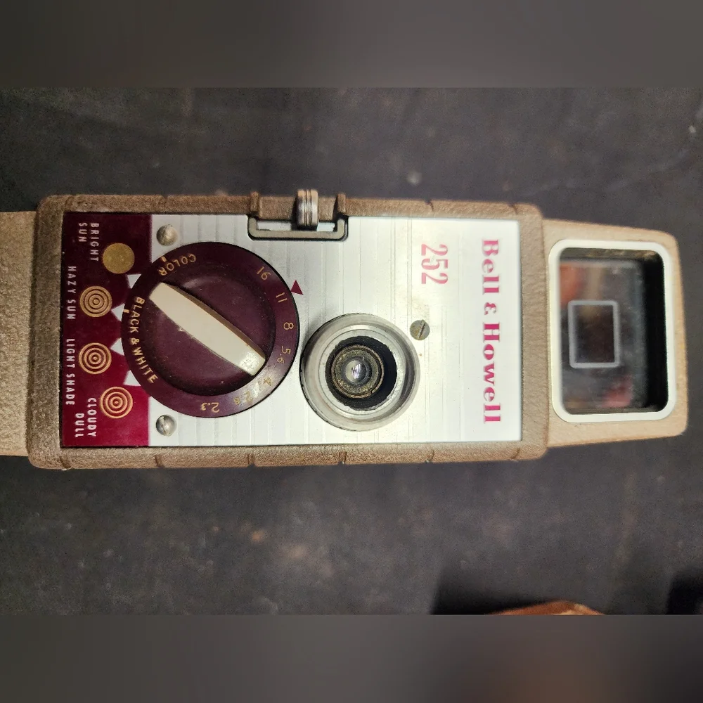 Vintage 1950s Bell & Howell 252 8MM Movie Camera With Case & Strap